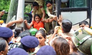 Wrestler Sangeeta Punia being forcefully detained by cops in Delhi. [Photo: Twitter/ SakshiMalik]